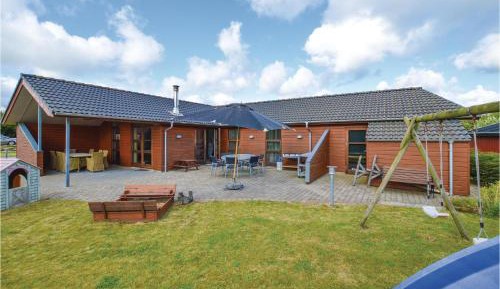 Three-Bedroom Holiday Home 