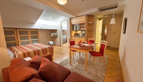 King Studio with Sofa Bed
