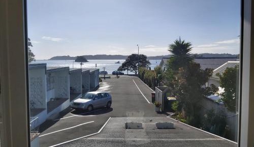 One-Bedroom Apartment with Sea View