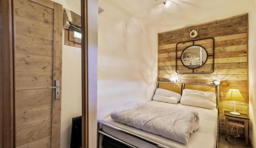 Select One-Bedroom Apartment (4 People)