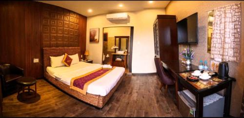 Deluxe Double Room with Bath