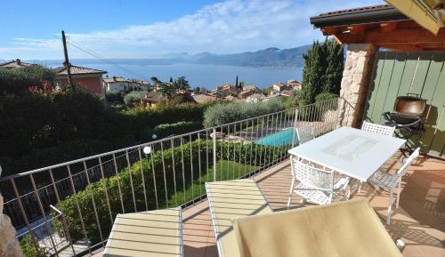 Apartment with Lake View