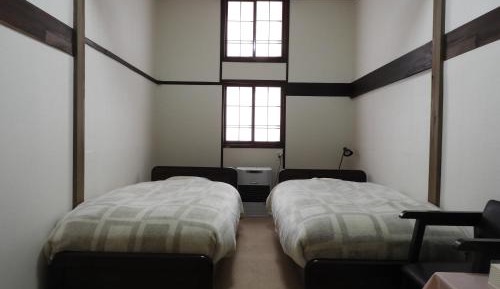 Standard Twin Room with Shared Bathroom