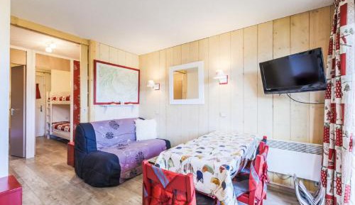 Select One-Bedroom Apartment (5 People)