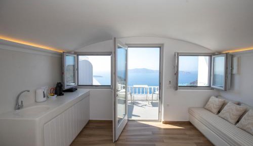 Cave Studio with Caldera View