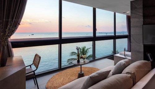 Ocean Eyes Suite