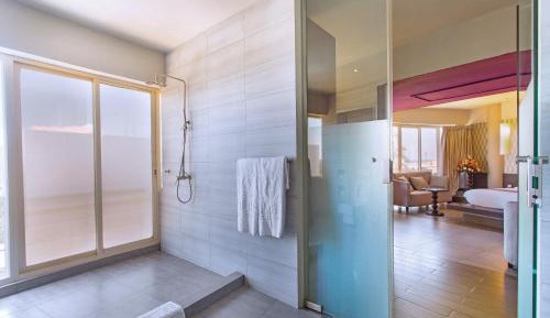 Queen Suite with Sea View