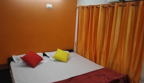 Deluxe Double Room (2 Adults + 1 Child)