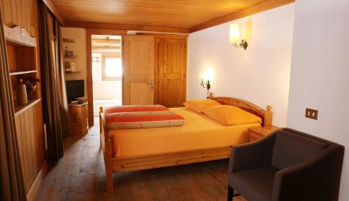 Suite with Mountain View