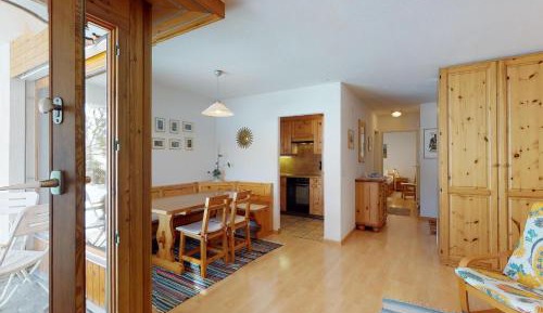 Apartment with Mountain View