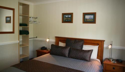 Two-Bedroom Unit with Spa Bath