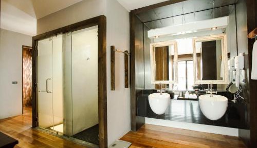 Three Bedroom Beachfront Pool Residence