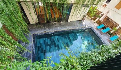 Deluxe Double or Twin Room with Pool View