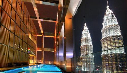 1 Bedroom Spectacular Suite with Twin Tower View