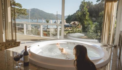 Suite with Hot Tub