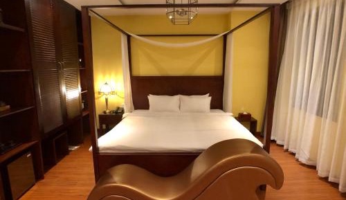 Superior King Suite