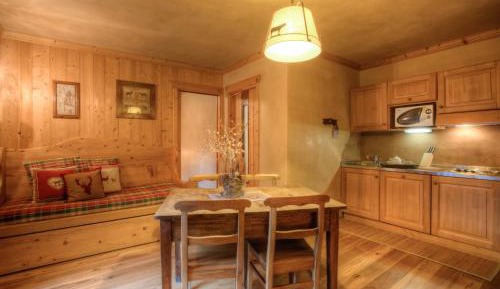 One-Bedroom Familiar Apartment with Balcony (4 Adults)