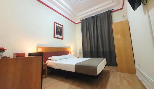 Standard Double Room with Shared Bathroom