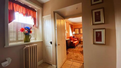 Deluxe Queen Suite