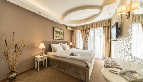 Superior One-Bedroom Suite