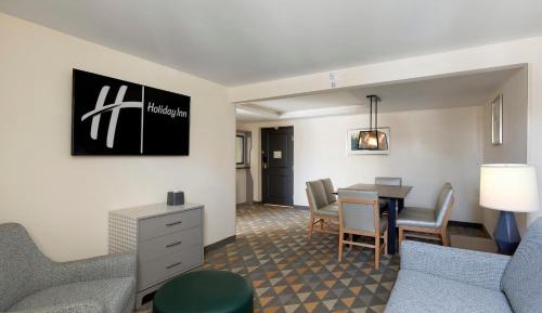 One-Bedroom King Suite