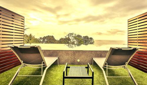 Deluxe Pool Access with Ocean View 