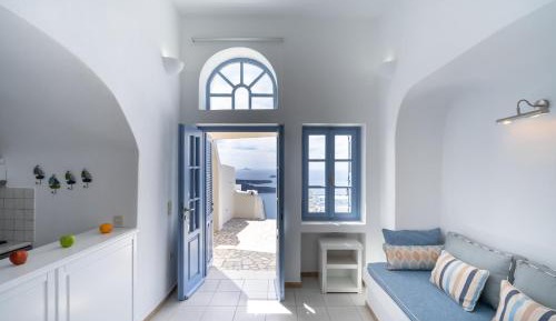 Villa with Private Plunge Pool – Caldera View