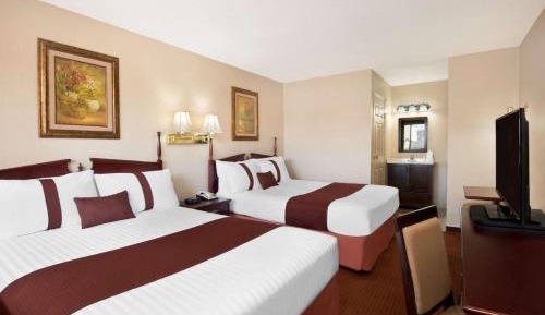 Queen Room with Two Queen Beds - Non-Smoking