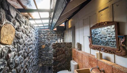  Tirta Gangga Pool Access Cottage