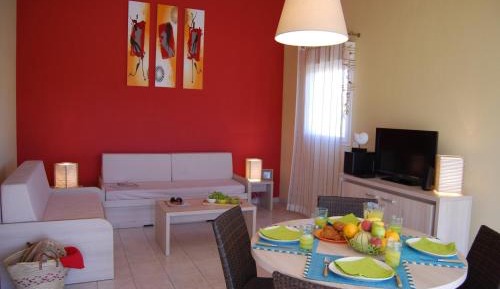 House (8 Adults)