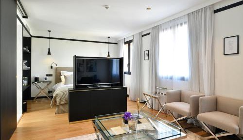 Deluxe Suite with Sea View