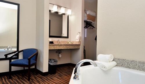 King Suite with Spa Bath