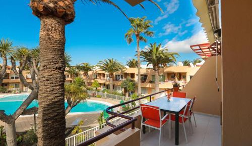 Apartment with Pool View 