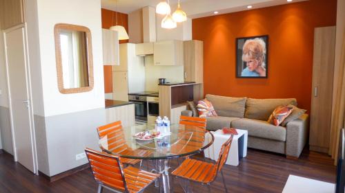 One bedroom Apartment with balcony Sea view