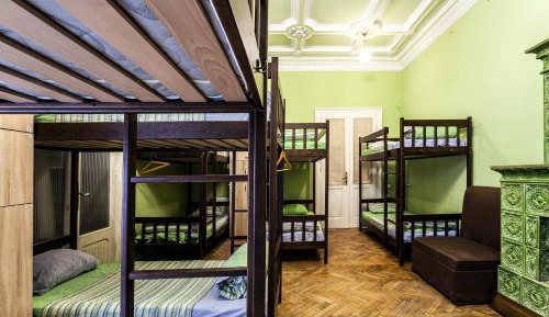 Bed in 16-Bed Mixed Dormitory Room 