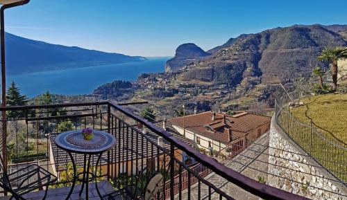 Apartment with Lake View