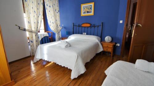 Triple Room with Shared Bathroom