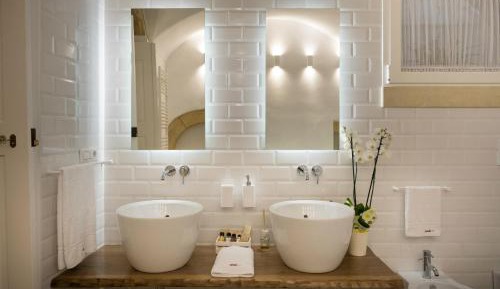 Deluxe Suite with Spa Bath