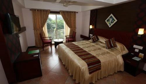 Deluxe Double Room (2 Adults + 1 Child)