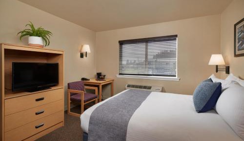 Deluxe Queen Room
