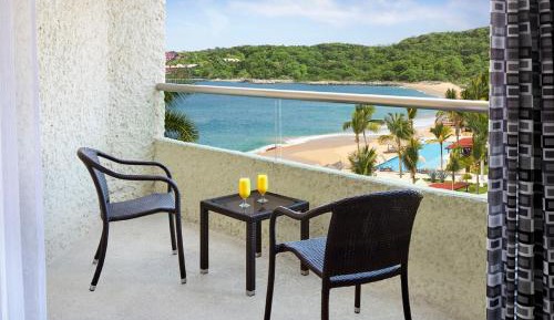 Deluxe Partial Ocean View