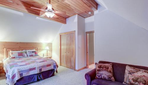 Five Bedroom Holiday Home