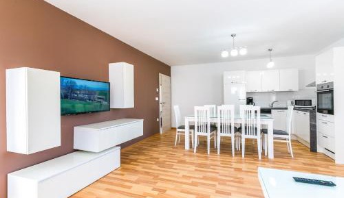 Three-Bedroom Apartment with Balcony