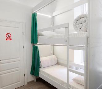 Bed in 8-Bed Mixed Dormitory Room