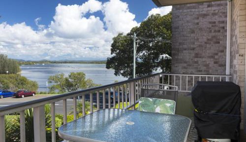 Apartment with Lake View