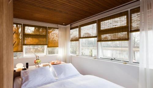 Apartment with Lake View