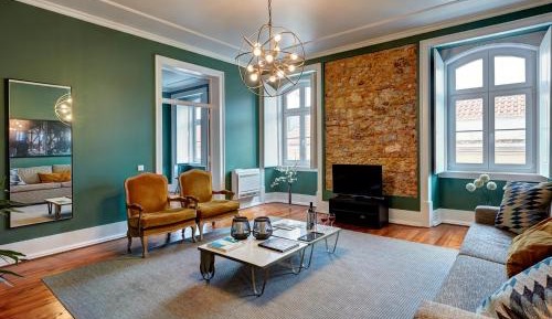 Deluxe Two-Bedroom Apartment
