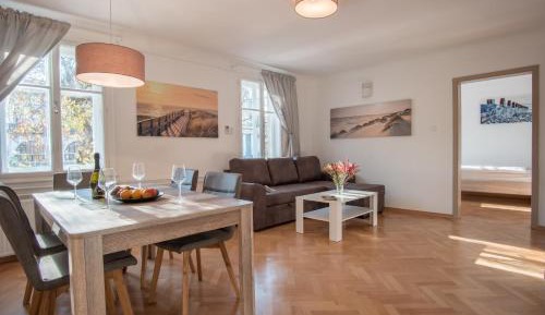 Two-Bedroom Apartment with River and Castle View