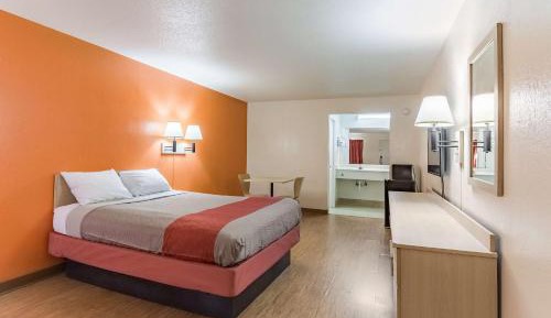 Queen Room - Smoking