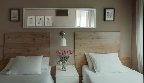 Classic Twin Room with Shared Bathroom